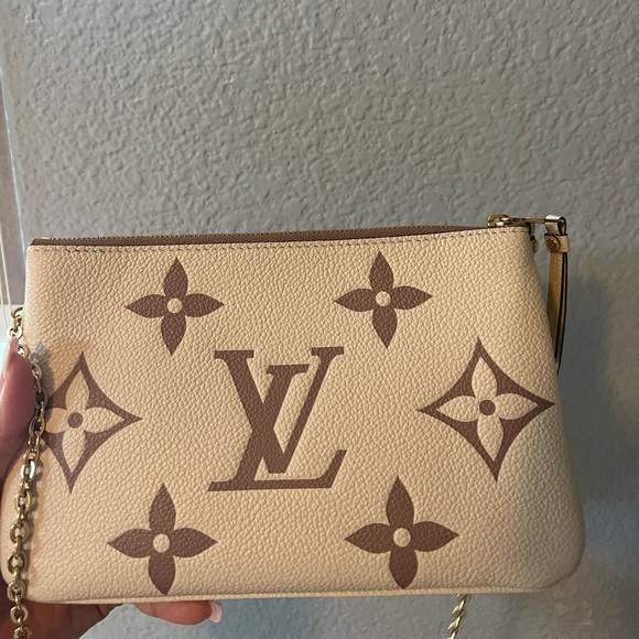 Louis Vuitton - Picture 4 of 7